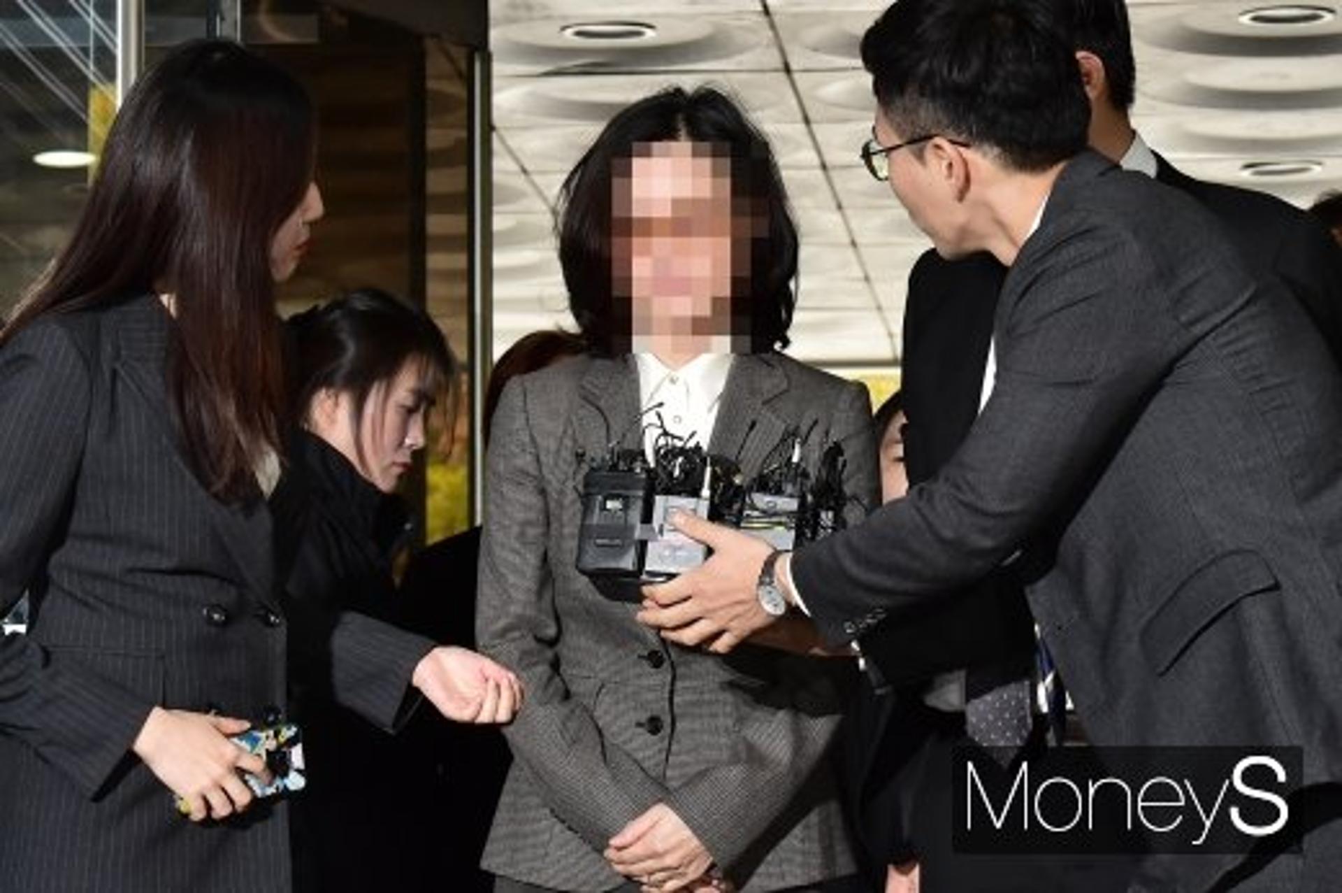 “뭐라도 하나 걸려라”… 檢, 정경심에 투망식 공소장
