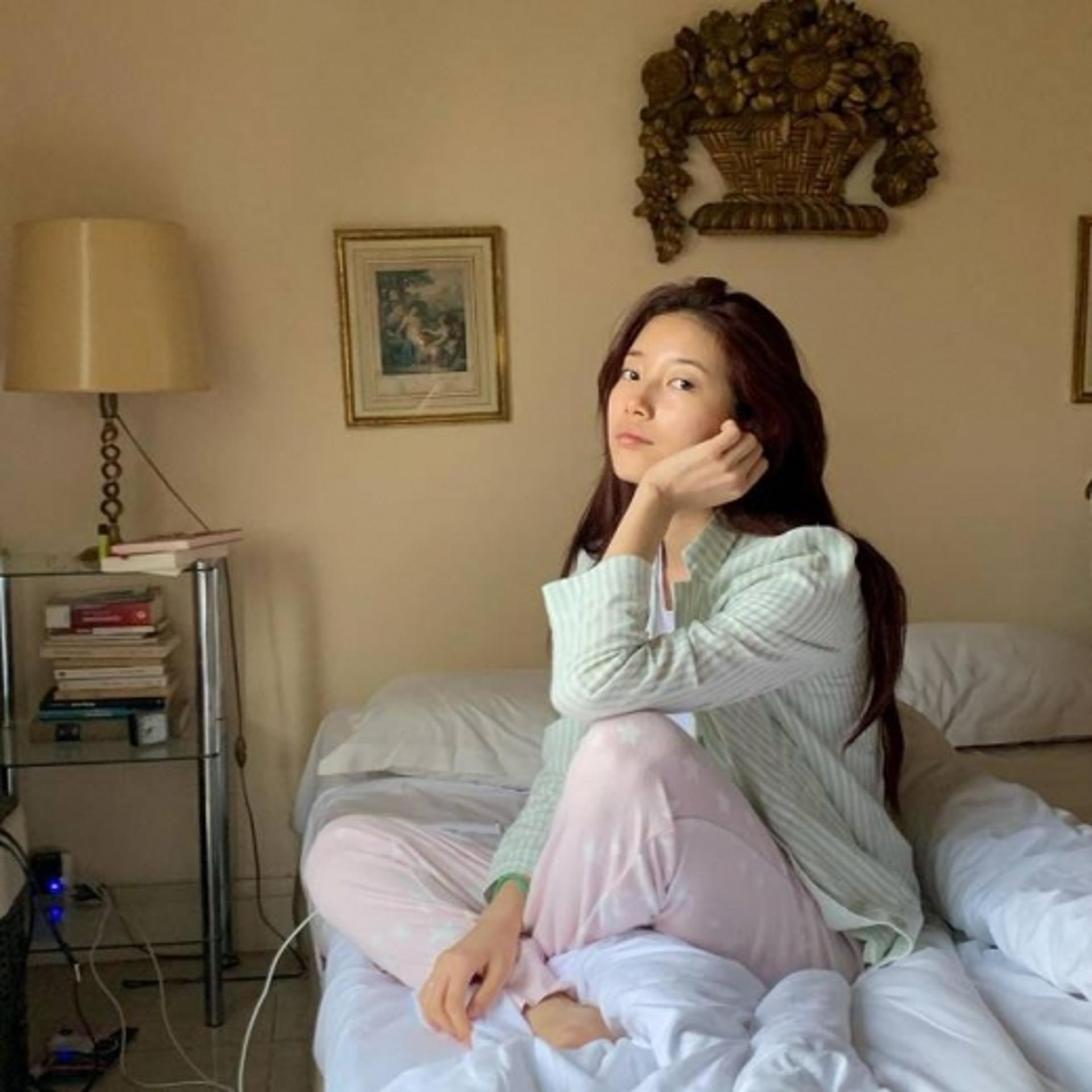 수지 잠옷셀카, 민낯도 완벽해!