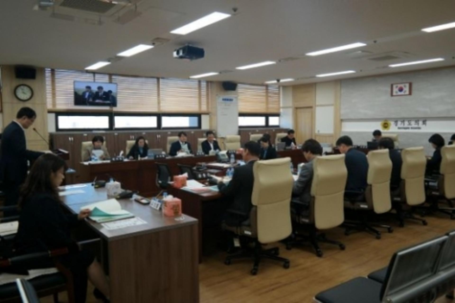 경기도의회 경제노동위, 차세대융합기술연구원 행정사무감사 실시