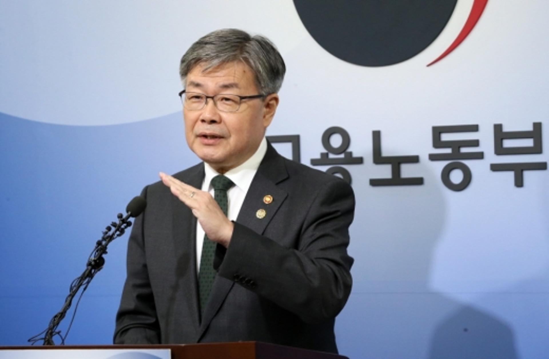 주52시간 예외 요건에 ‘경영상 사유’ 넣는다… 50∼299인 기업 처벌도 유예