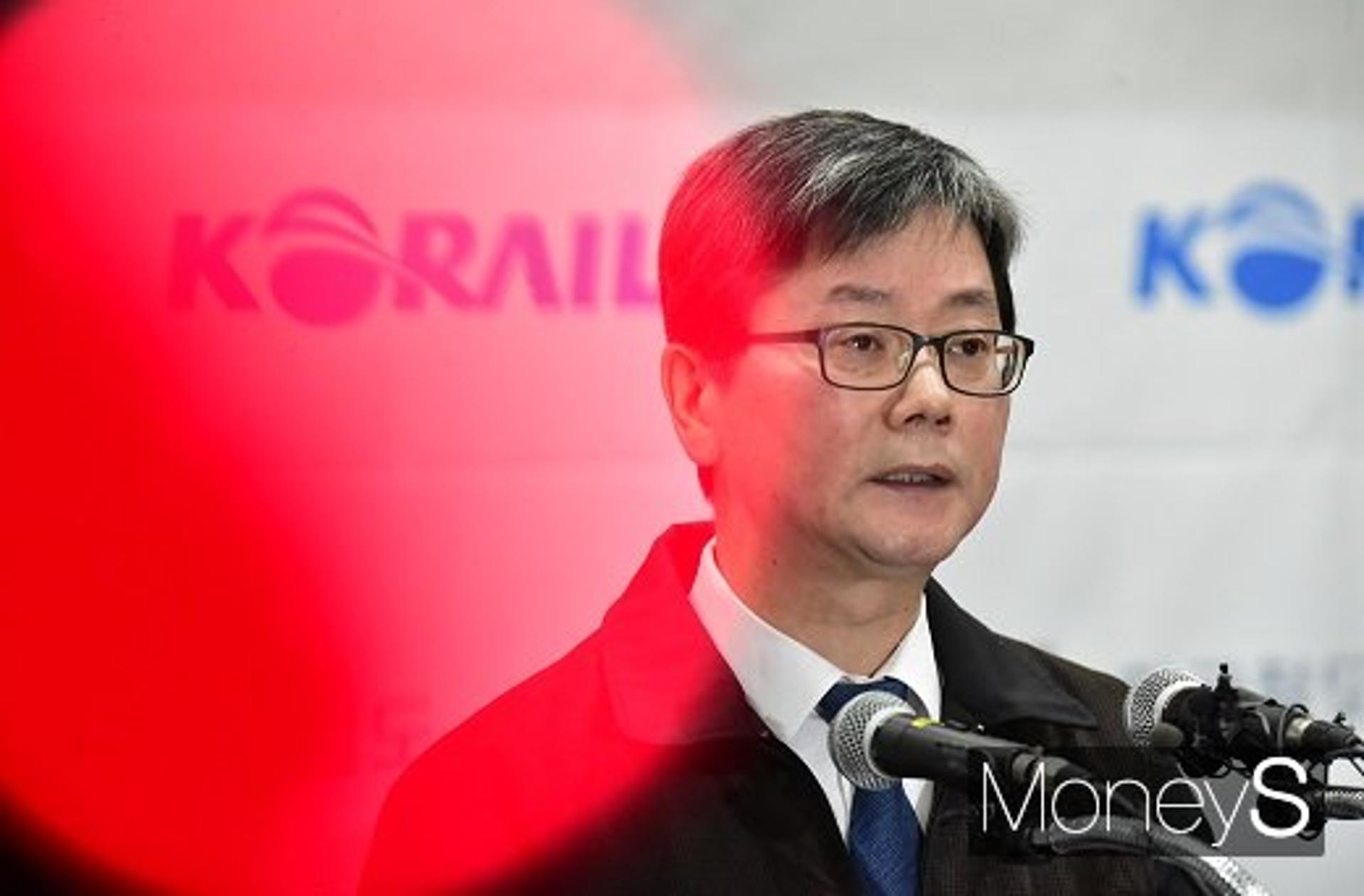 서울·부산 주요역 수험생 등 대혼란… 손병석 사장 "고개 숙여 사죄드린다"(종합)
