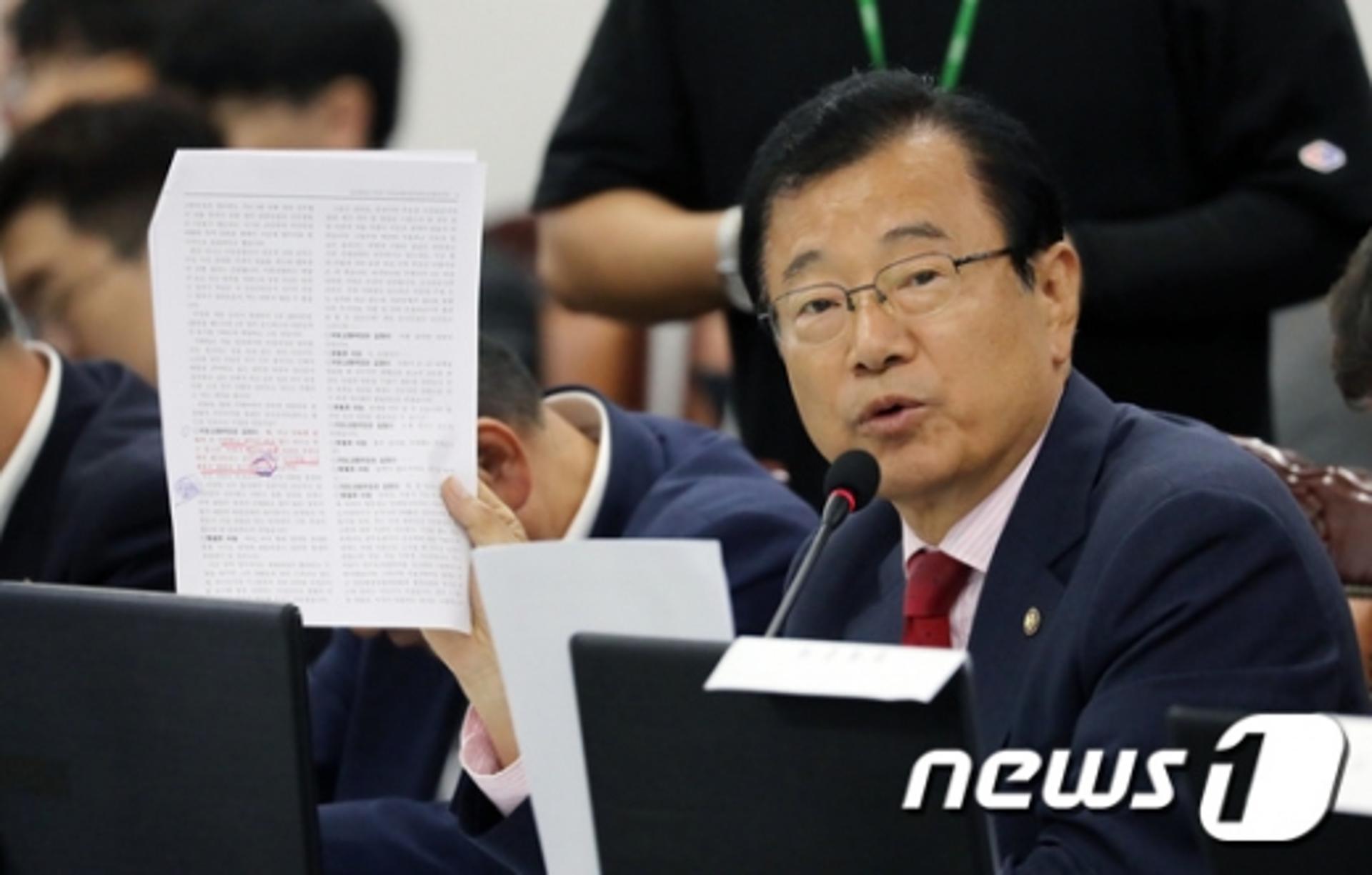 '제3자 뇌물수수' 이현재 의원 1심 징역 1년 선고(속보)