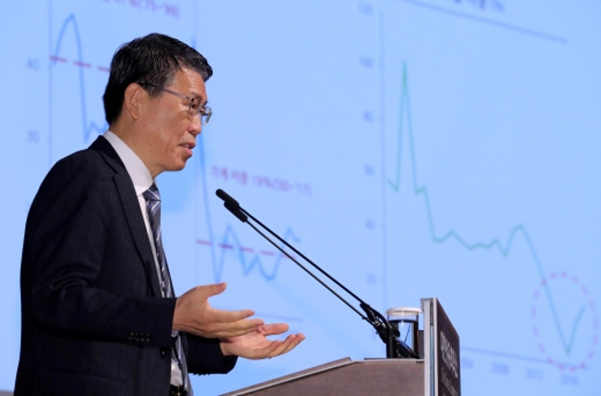 은성수 "은행 CEO 선임은 주주와 이사회가 결정"