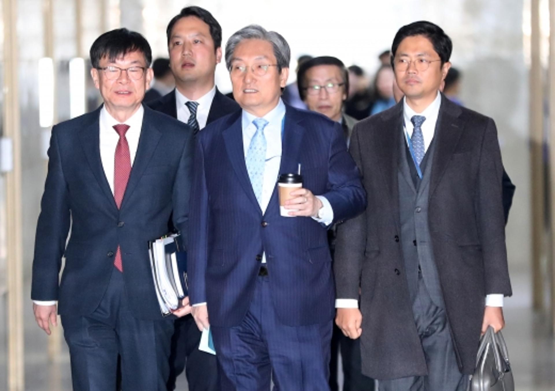 김상조 “서울 아파트값 계속 오르면 추가조치 취한다”