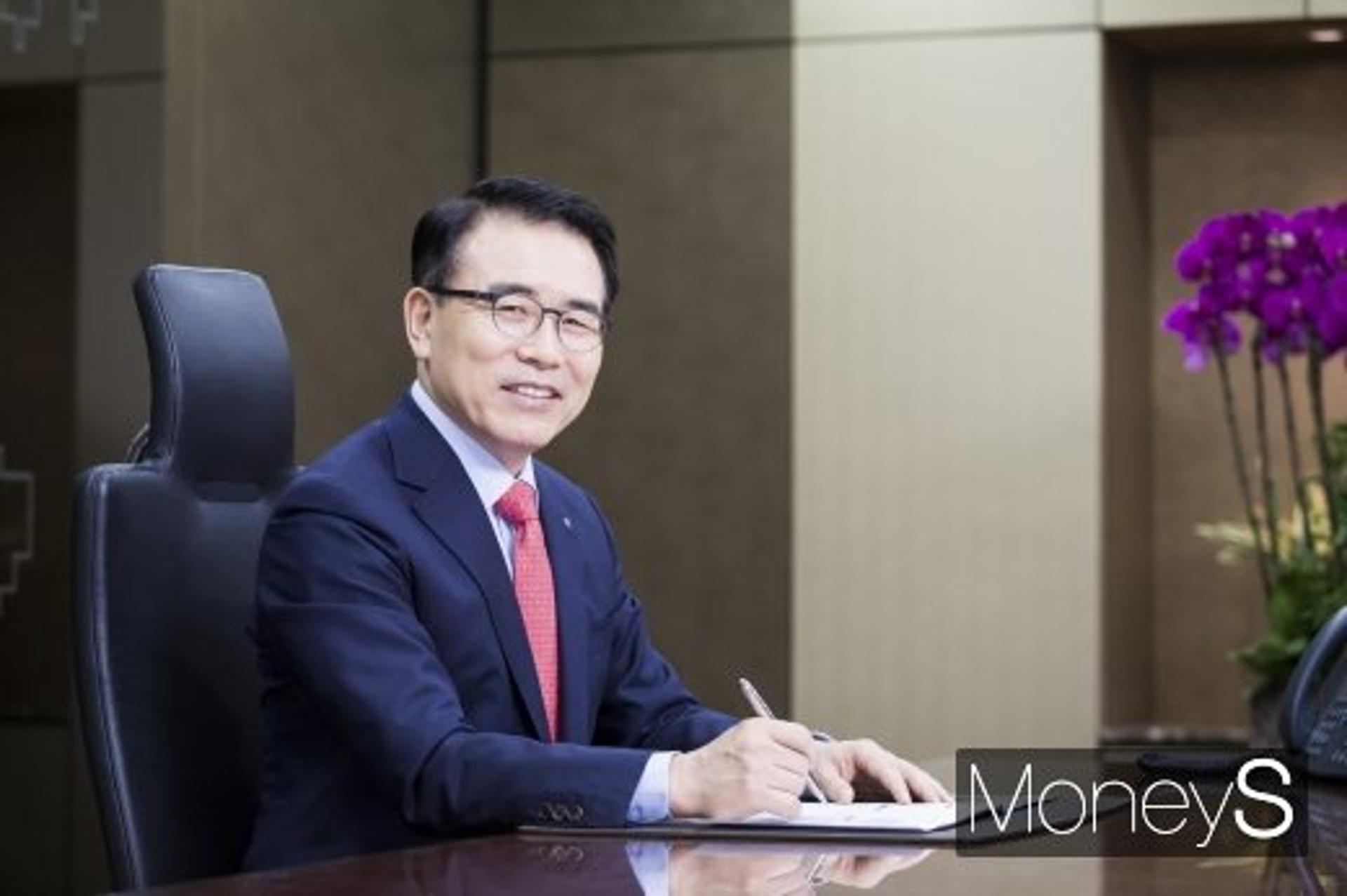 신한금융, 조용병·진옥동 등 5명 차기 회장 숏리스트 확정