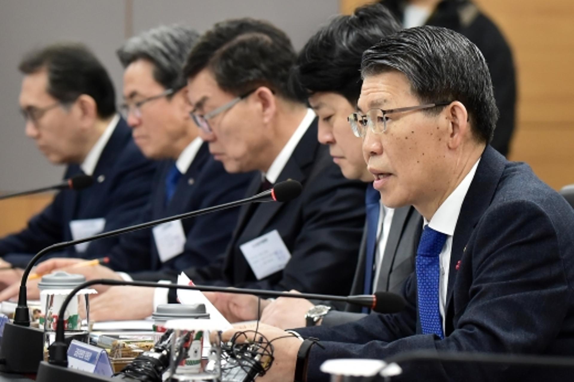 은성수 "대형은행까지 지방금고에 진출… 소모적 경쟁"