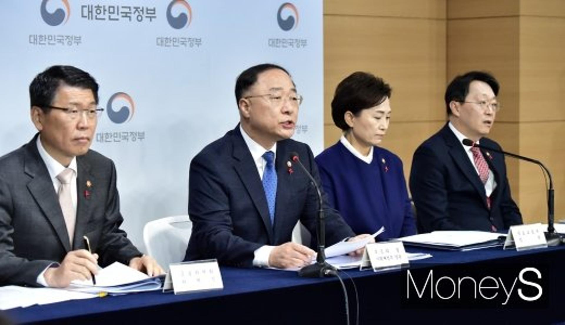 [주택시장 안정화방안] 홍남기 “집값 안정화 안 되면 내년에 더 강력한 대책 나온다”(문답)