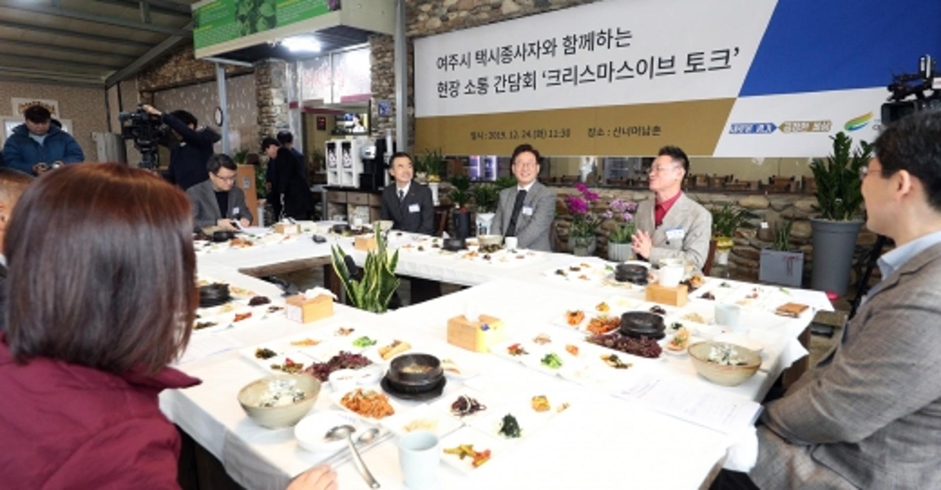 이재명, 택시노동자와 크리스마스 이브 '점심밥 토크'