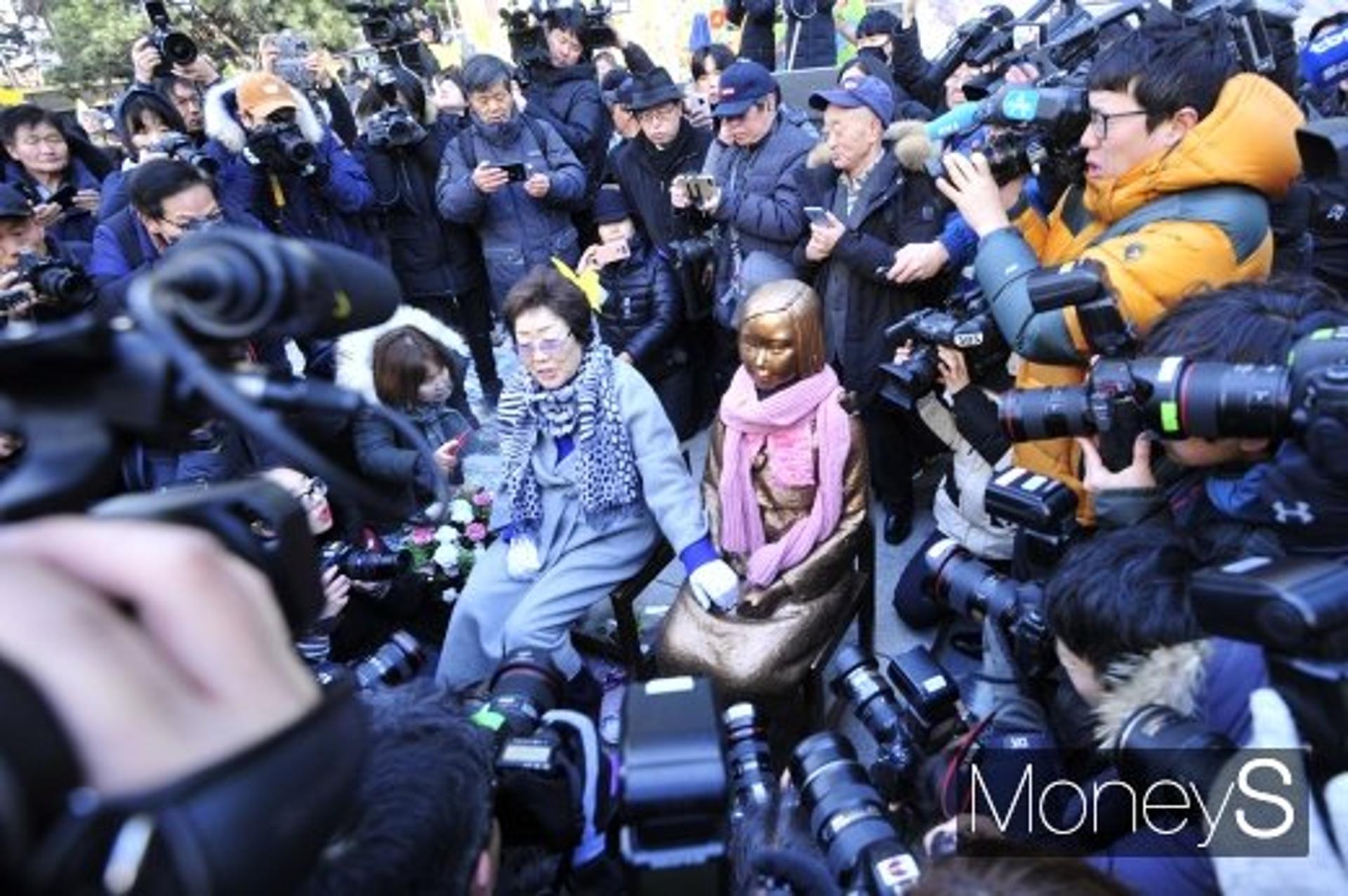 '한일 위안부 합의' 위헌 여부 선고… 내일(27일) 판가름
