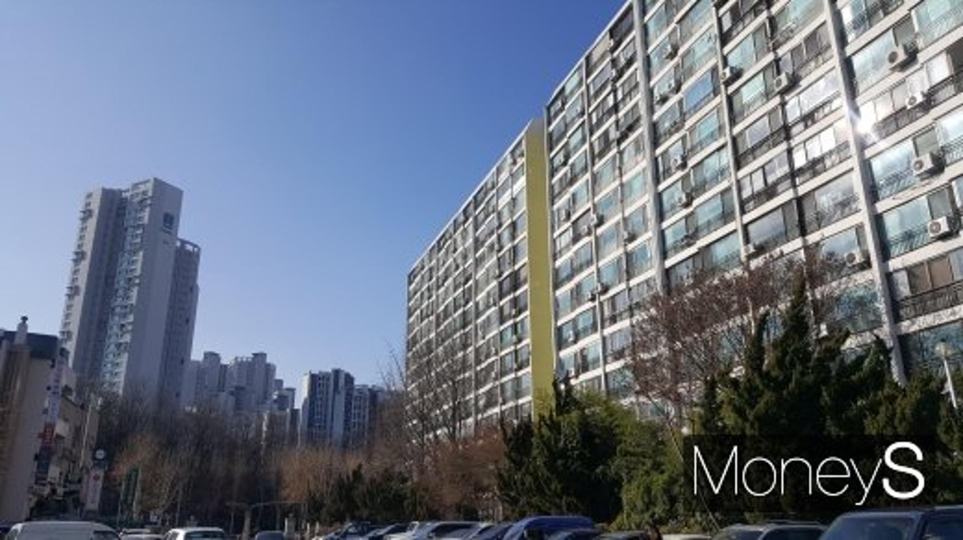 [르포] 연이은 규제에 강남아파트 분위기는?