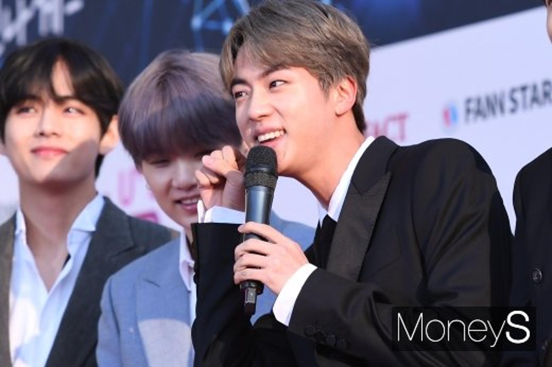 방탄소년단 진, '일출 함께 보고 싶은 아이돌' 1위