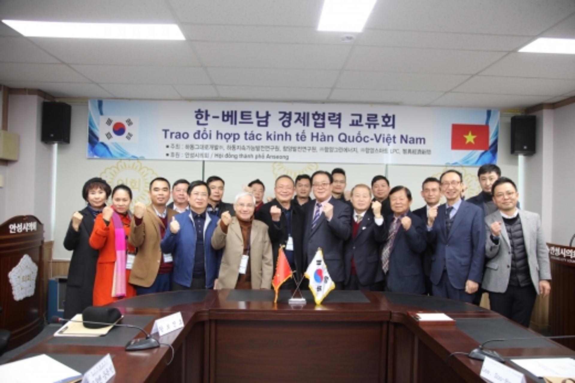 안성시의회, 베트남 경제 교류단 간담회 개최