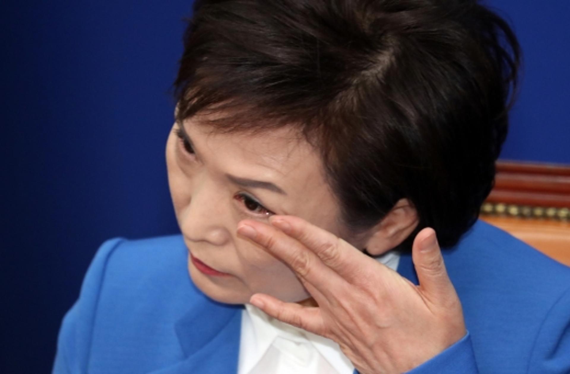 김현미, 총선 불출마 선언… 잠시 눈물 훔치기도