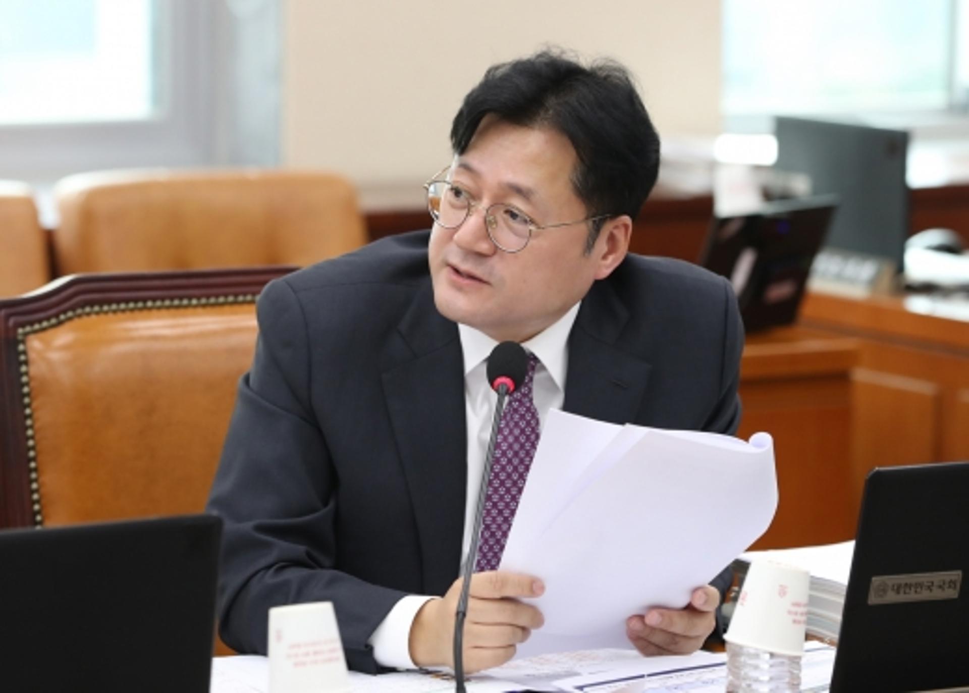 민주당 “한국당, 일 좀 하자… 기득권 지키기 안타까워”