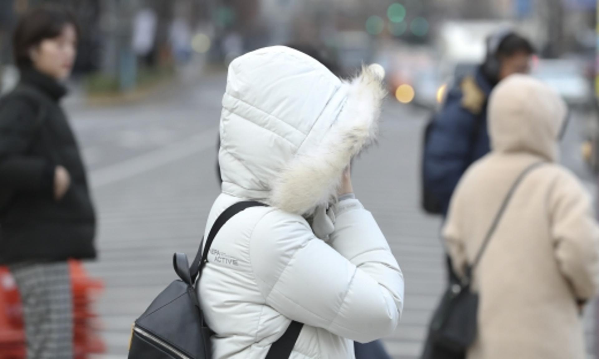 [내일 날씨] 아침·저녁 기온 영하 '강추위'… 미세먼지 '나쁨'