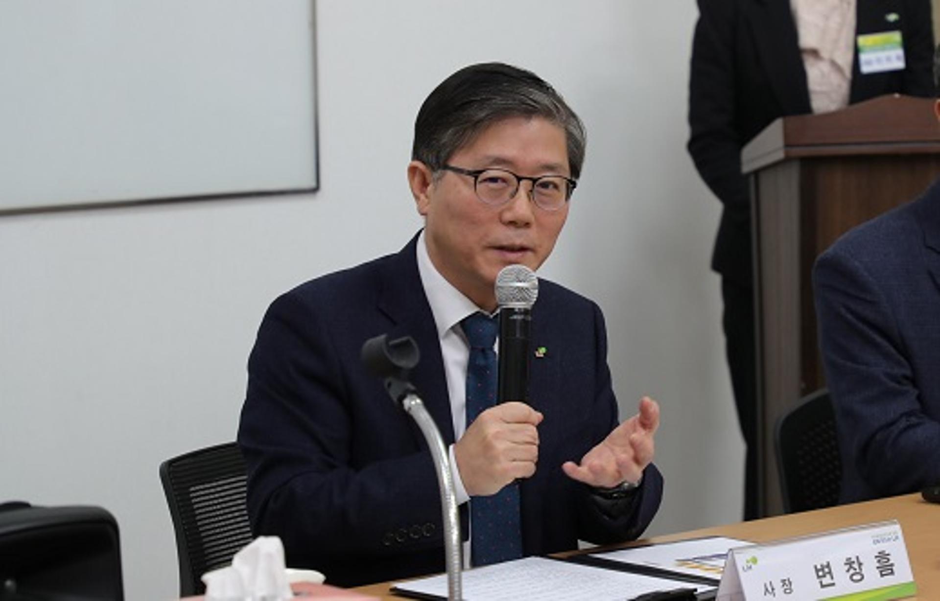 변창흠 LH 사장, 임대주택 주민 만나 의견 청취… "주거권 보장 강화할 것"