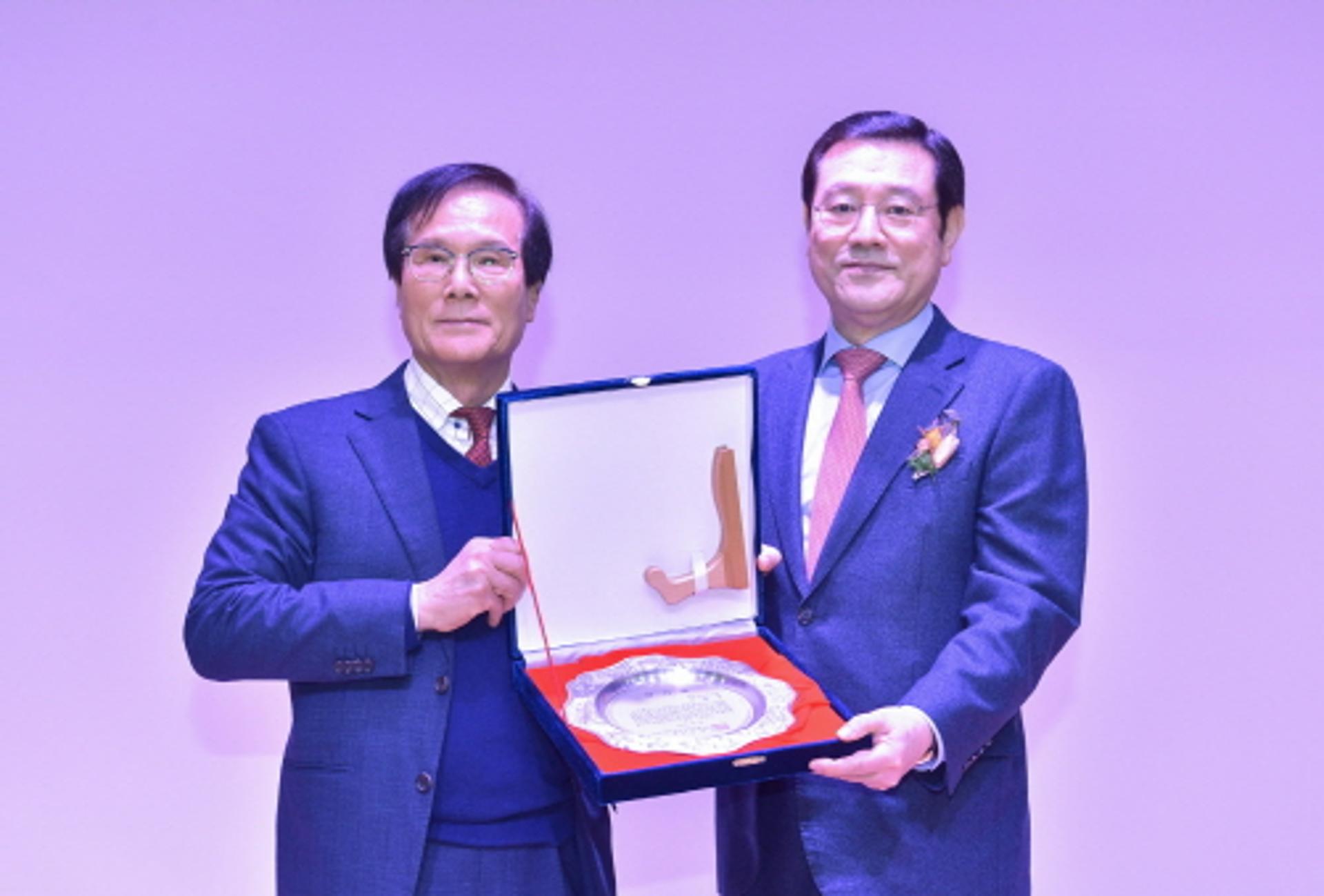 이용섭 시장, 광주·전남경제단체연합회서 감사패