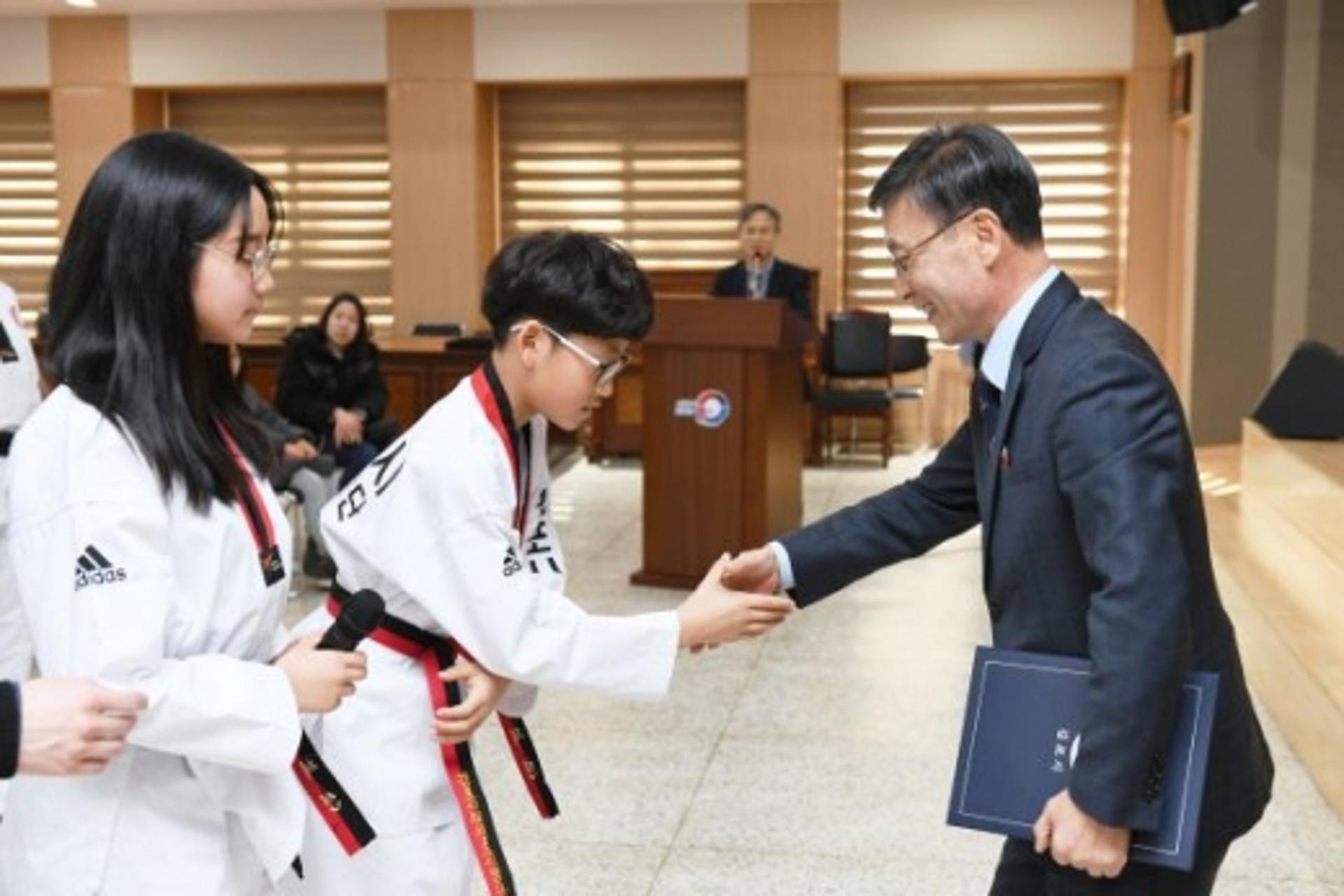 "태권도로 김포시 알린다"…  태권도시범단 창단