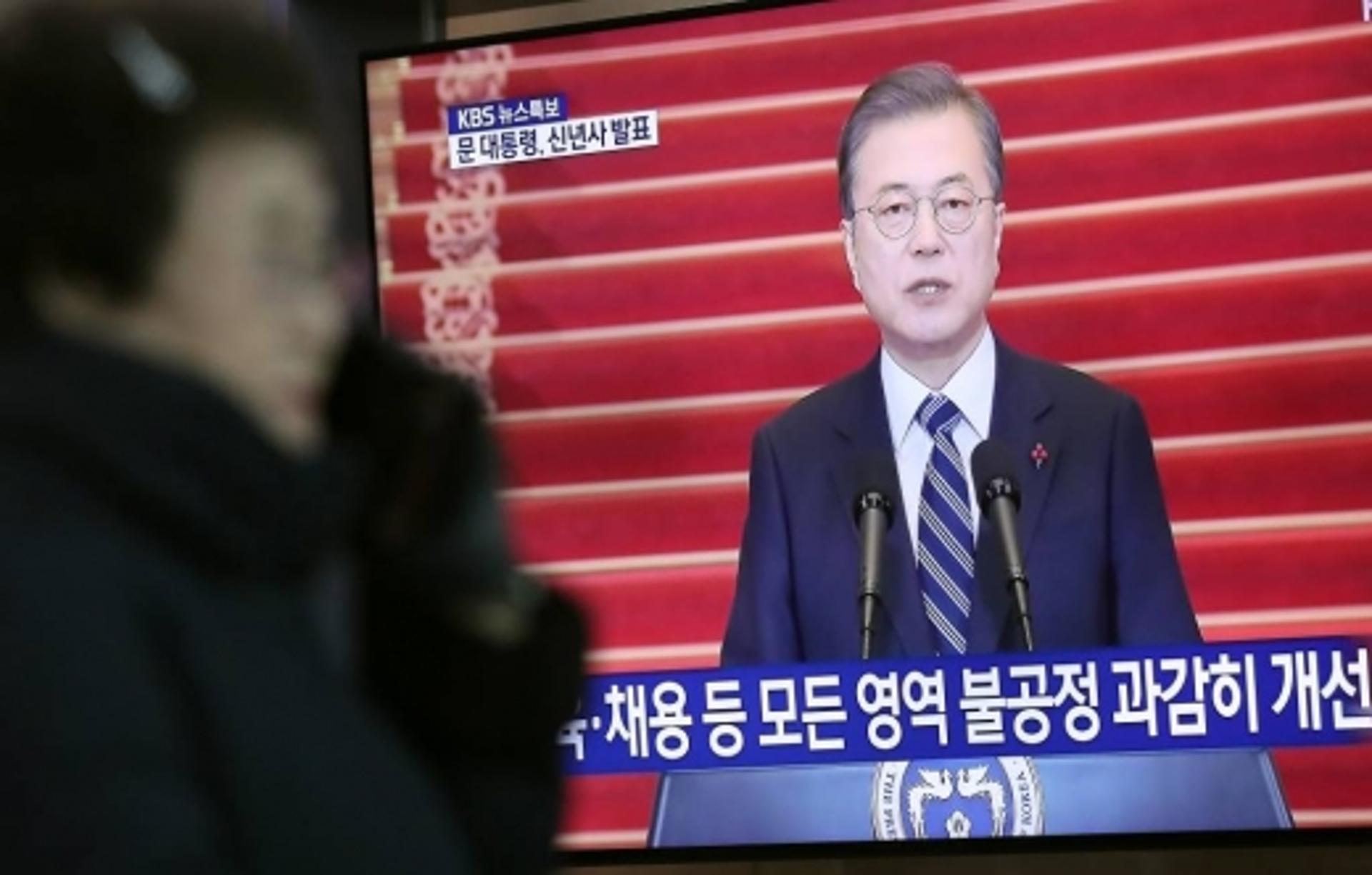 문재인 대통령 "9억원 이하·전세 풍선효과 주시… 보유세 더 높일 것"