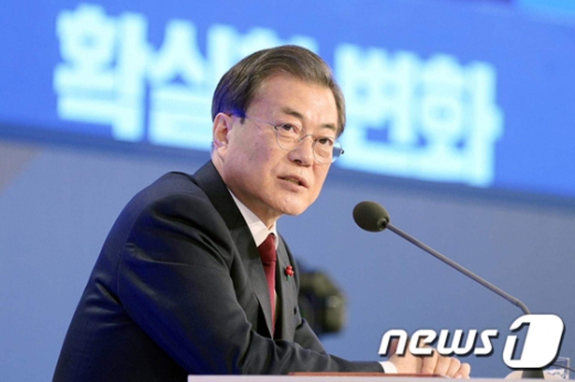 문 대통령 기자회견, 극과극 반응 "진솔" vs "대국민 선전포고"