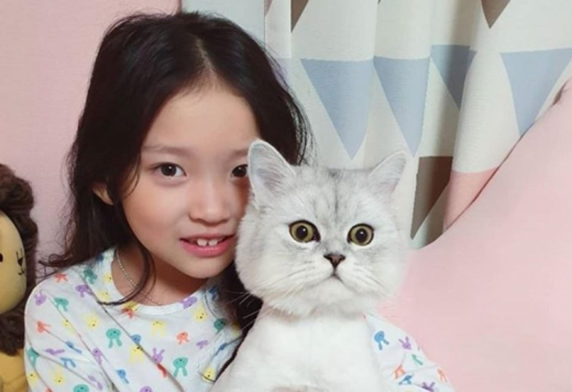 구사랑 인성논란, 반려묘 학대 의혹에 母 "조심하겠다"