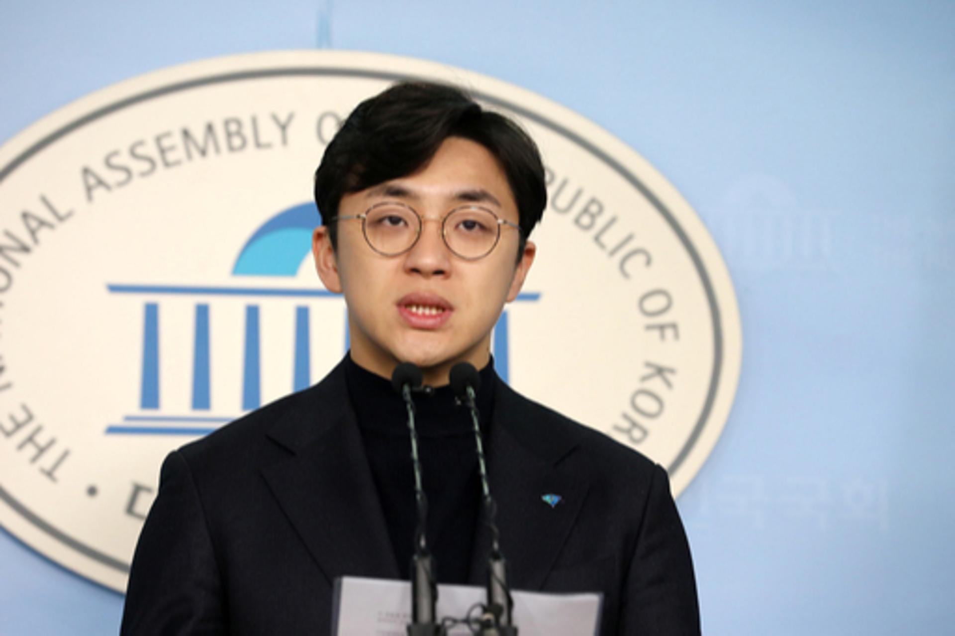 "성 노리개 취급" 원종건 미투 논란, 전 여친 폭로에…
