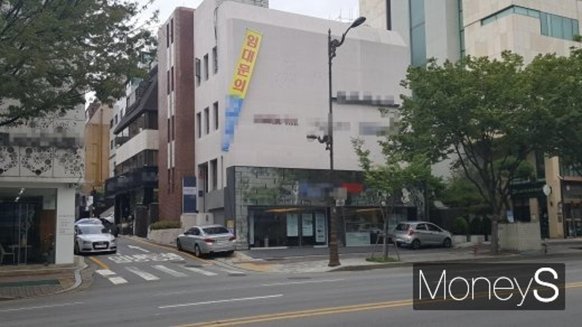 논현동 가구거리 상권 부활 신호탄?… 체험형 매장 진화