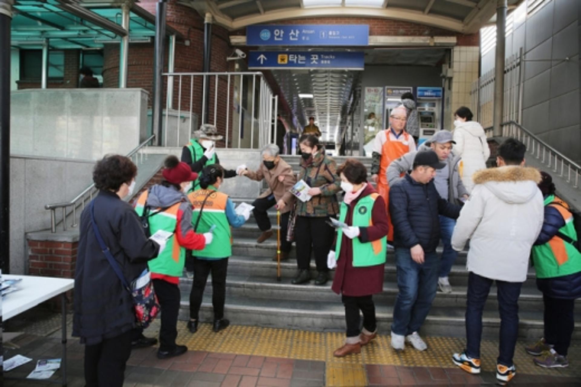 안산시, 외국인 대상 신종코로나 예방… 전철역 홍보부스 운영
