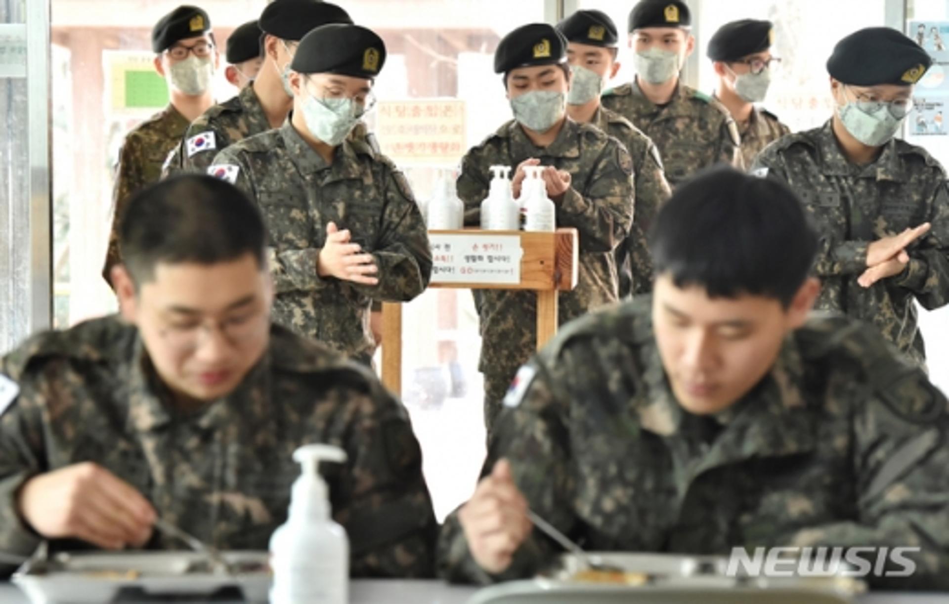 [신종코로나] "군장병 800여명 격리했다"