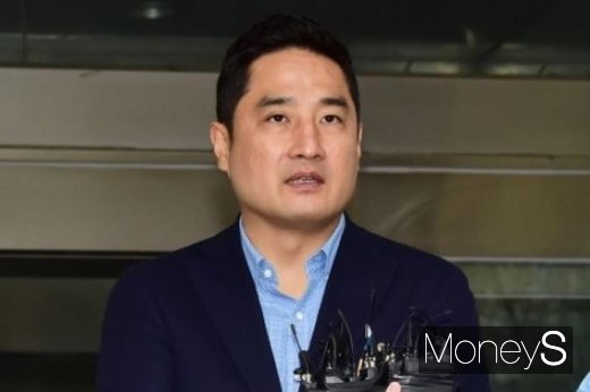 '폭로왕' 강용석, 본인 의혹엔 '침묵'… 도도맘 사건 뭐길래