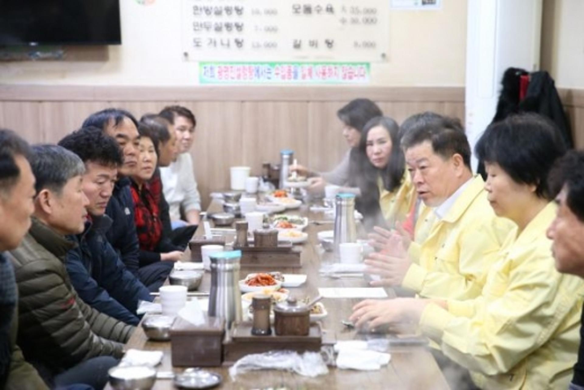 박승원 광명시장, 전통시장에서 현장회의…"지역경제 살린다"