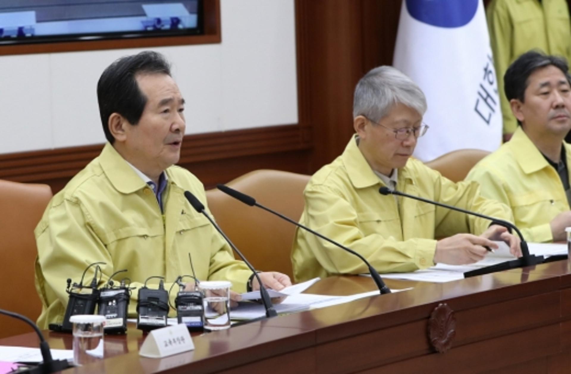 [신종코로나] 정 총리 “우한교민 이송 임시항공편 투입 추진”(상보)
