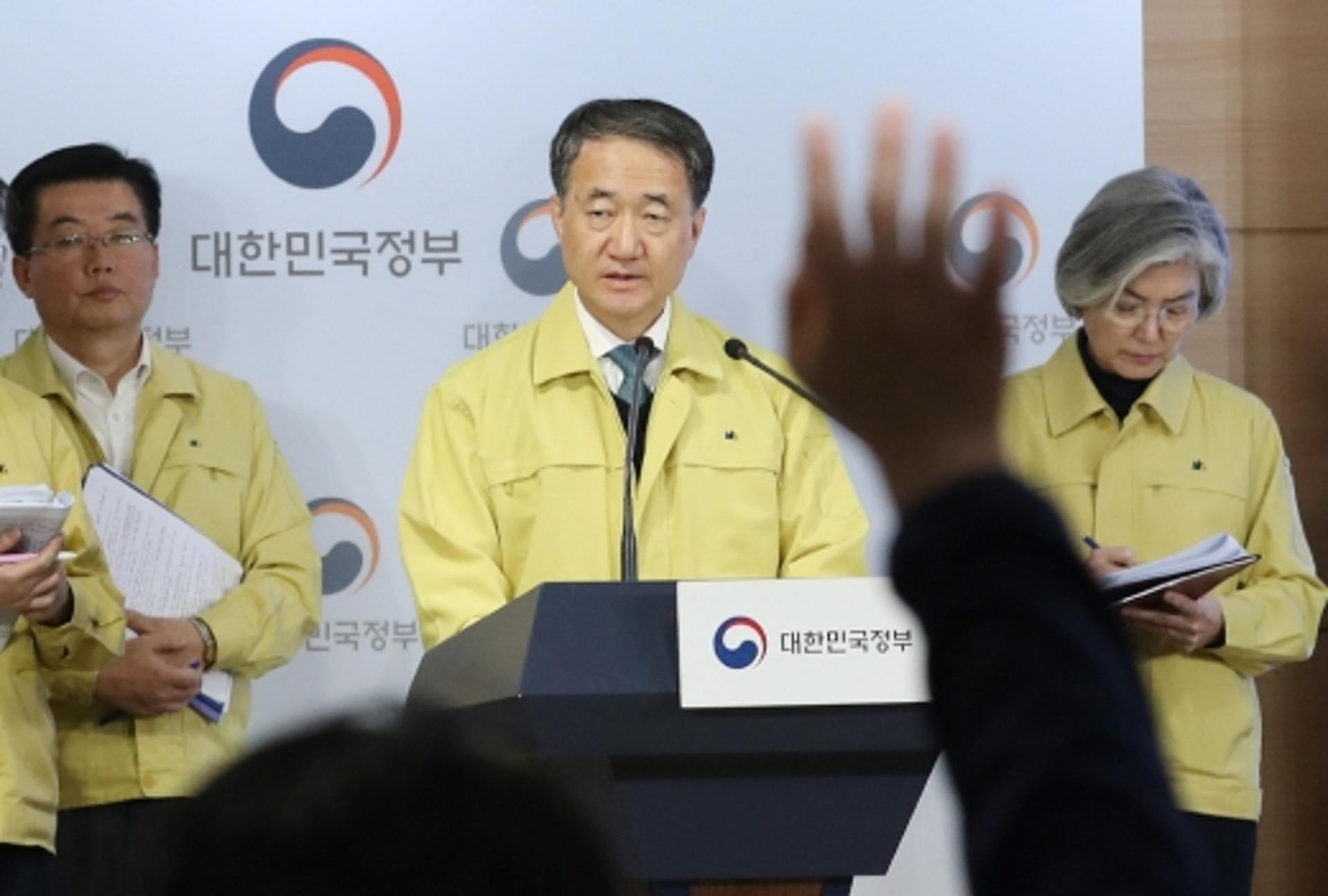 [신종코로나] 하루 검사량 3000→1만건으로 늘린다(상보)