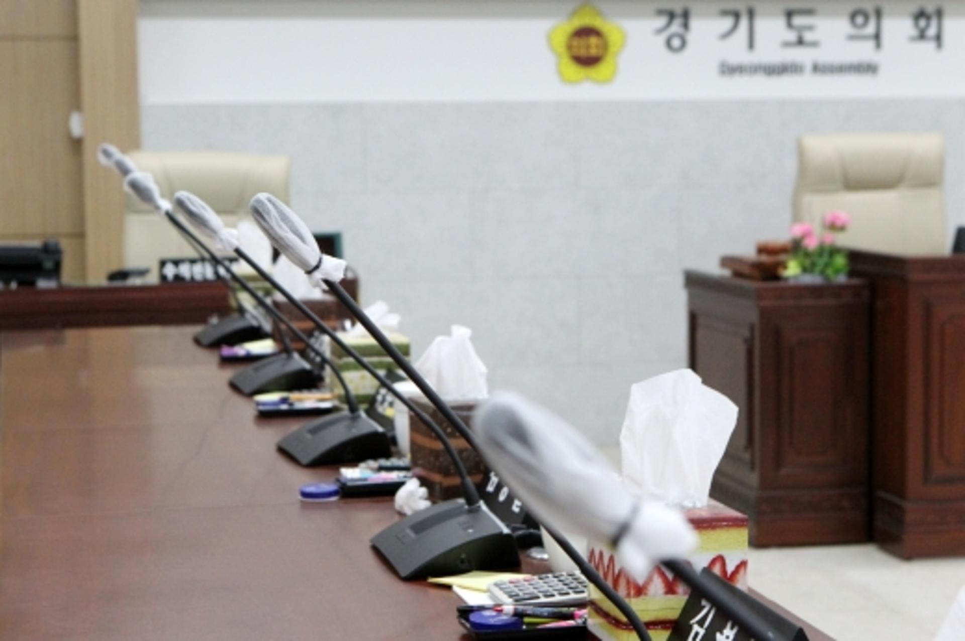 경기도의회, 회기 앞두고 마이크 등 장비전반 소독 완료