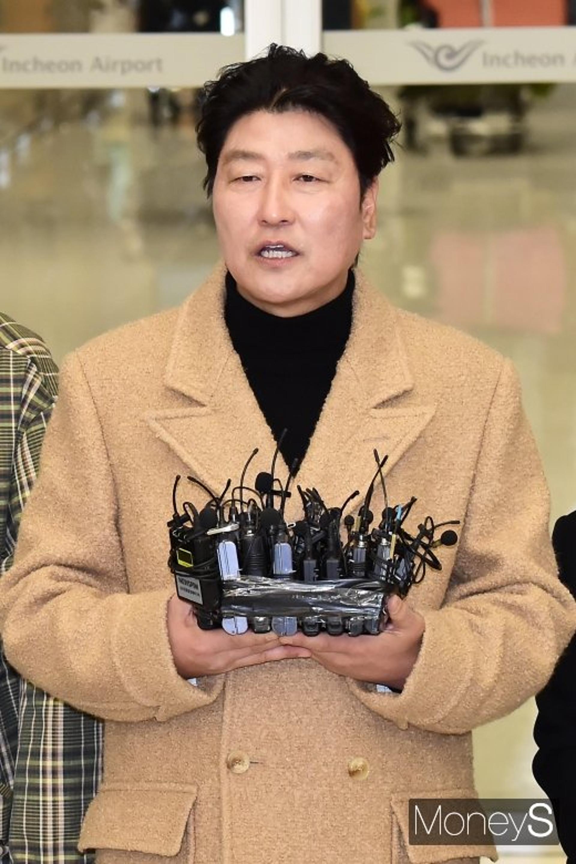 '기생충' 송강호 귀국 소감 "끊임없는 성원 덕분, 좋은 결과 얻어"