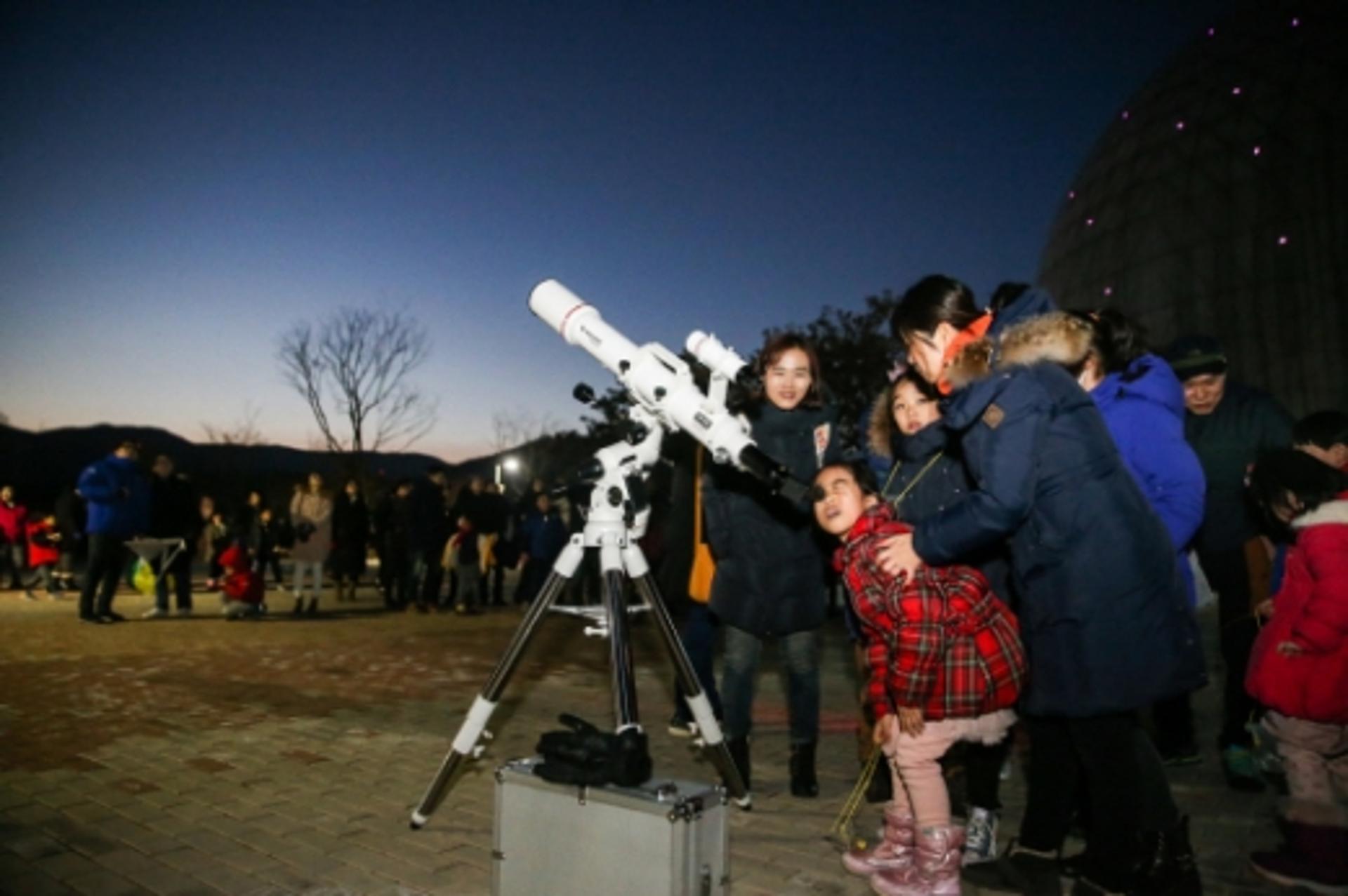 국립부산과학관 "엄빠랑 별자리여행 떠나볼까?"…가족과학캠프 개최