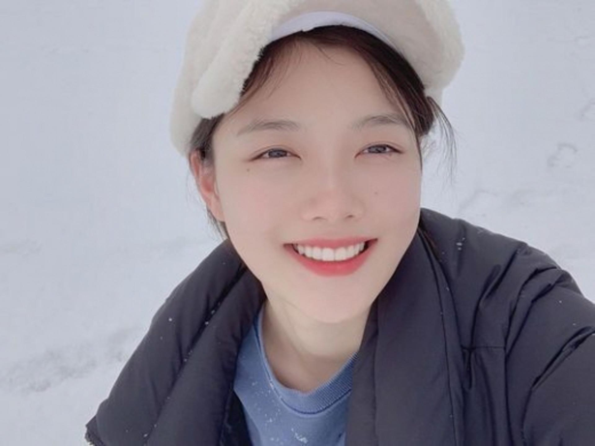 김유정 눈밭서 환한 미소… "엘사가 따로 없네?"
