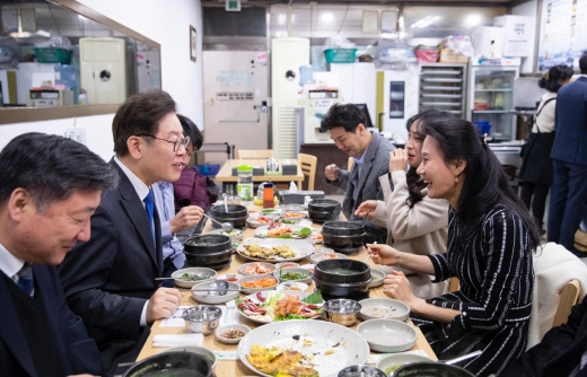 이재명, 코로나19 확진자 방문 휴업식당서 식사한 이유
