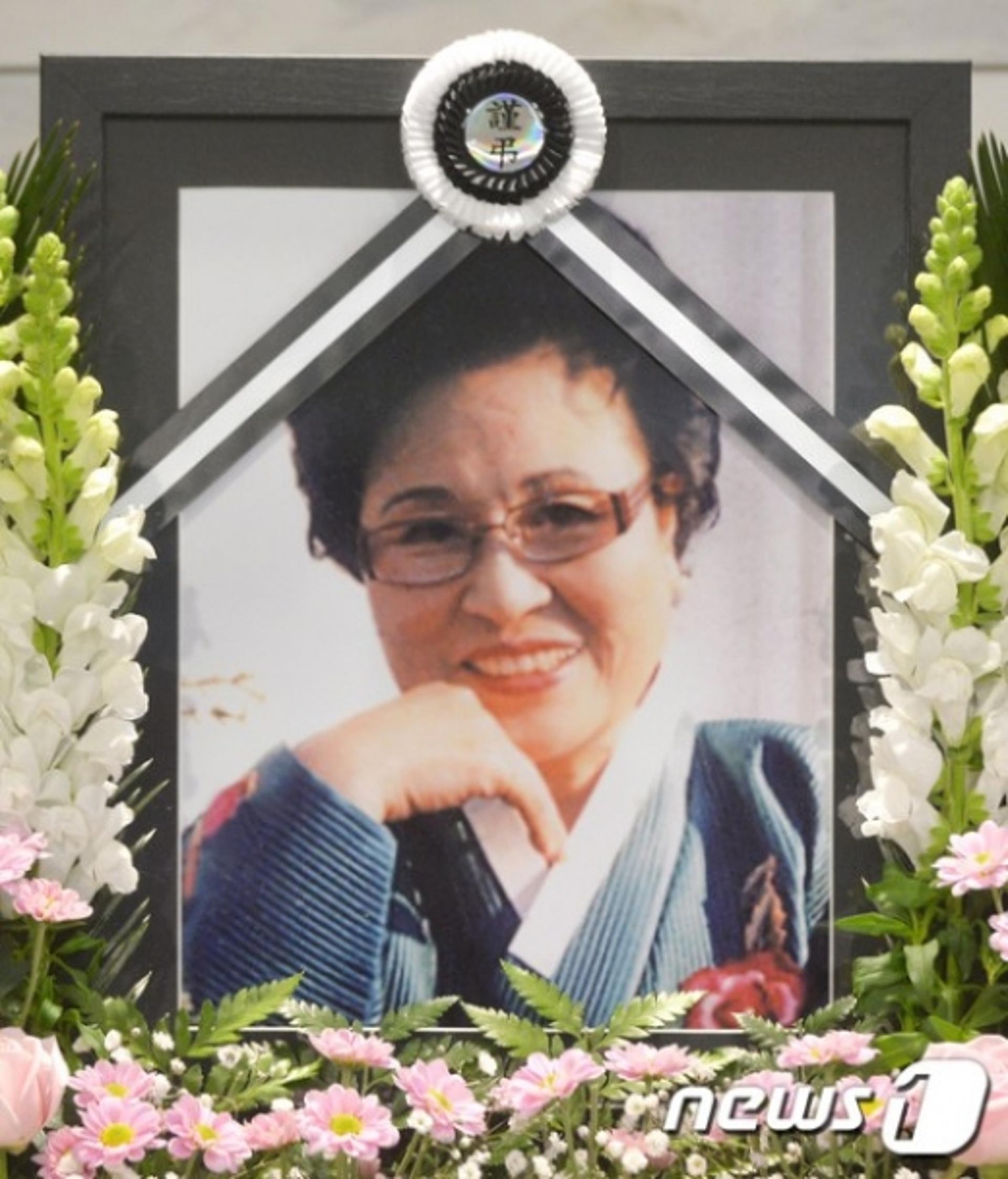 [퇴근길] '국민배우' 故김지영, 빛났던 연기 열정