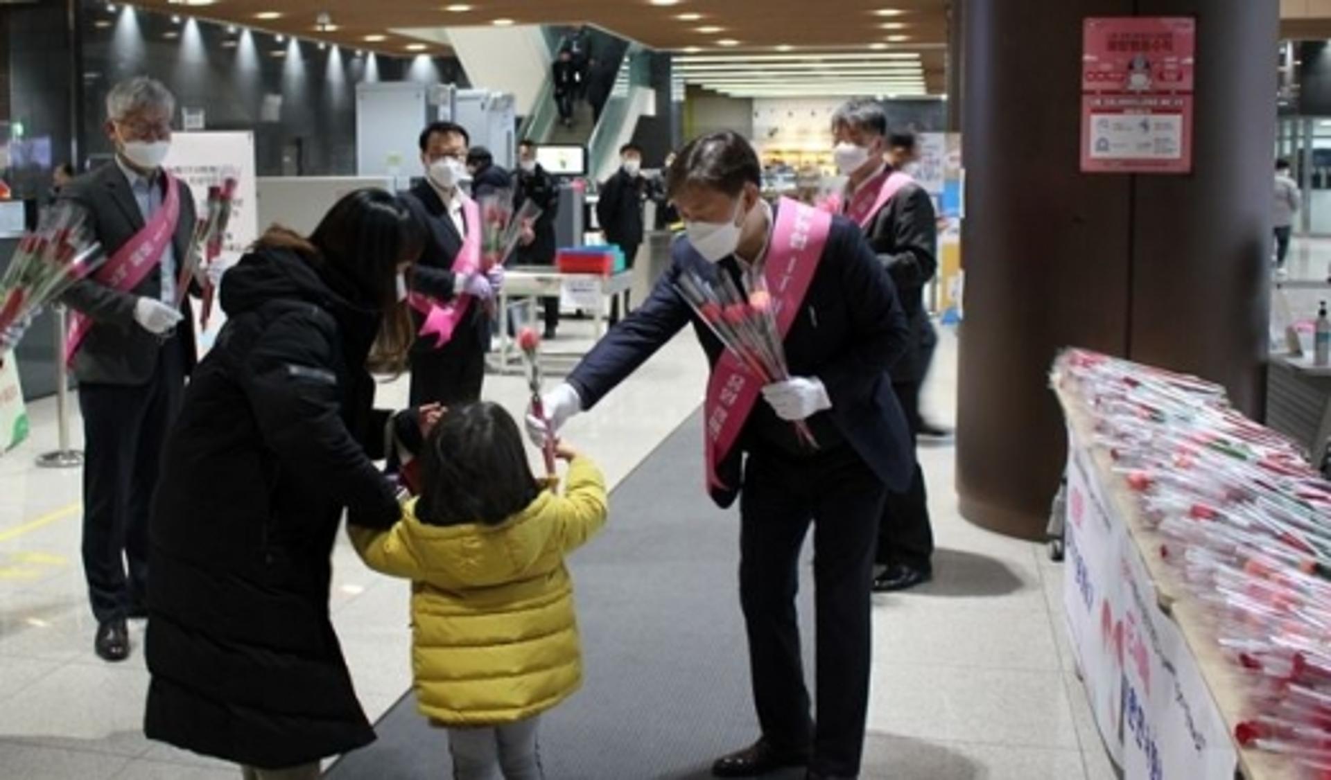 NH농협은행 IT봉사단, 임직원과 화훼농가 지원행사