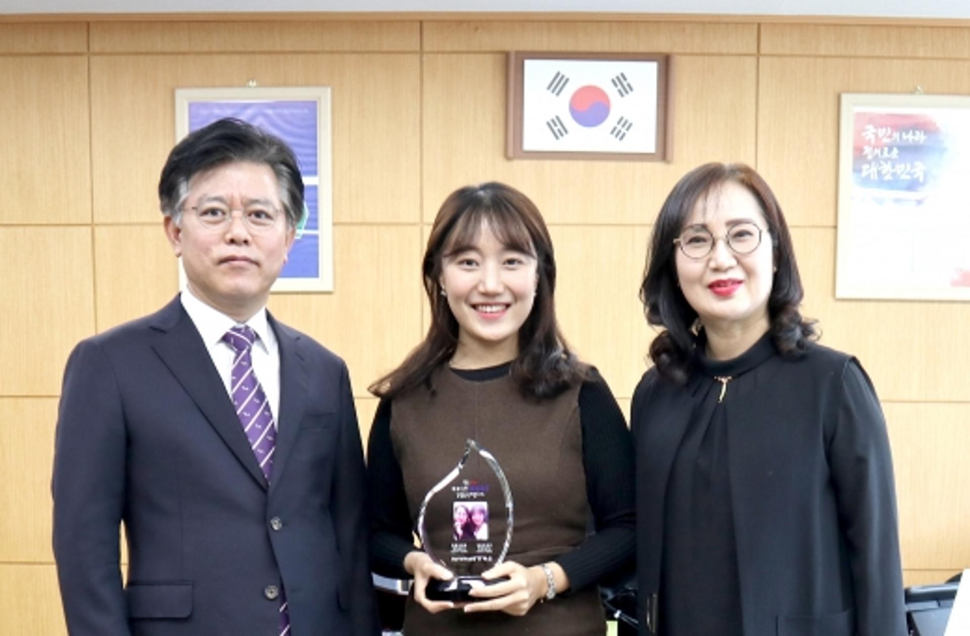 전남 장흥서 전국우체국 최초 모녀 'MDRT' 탄생