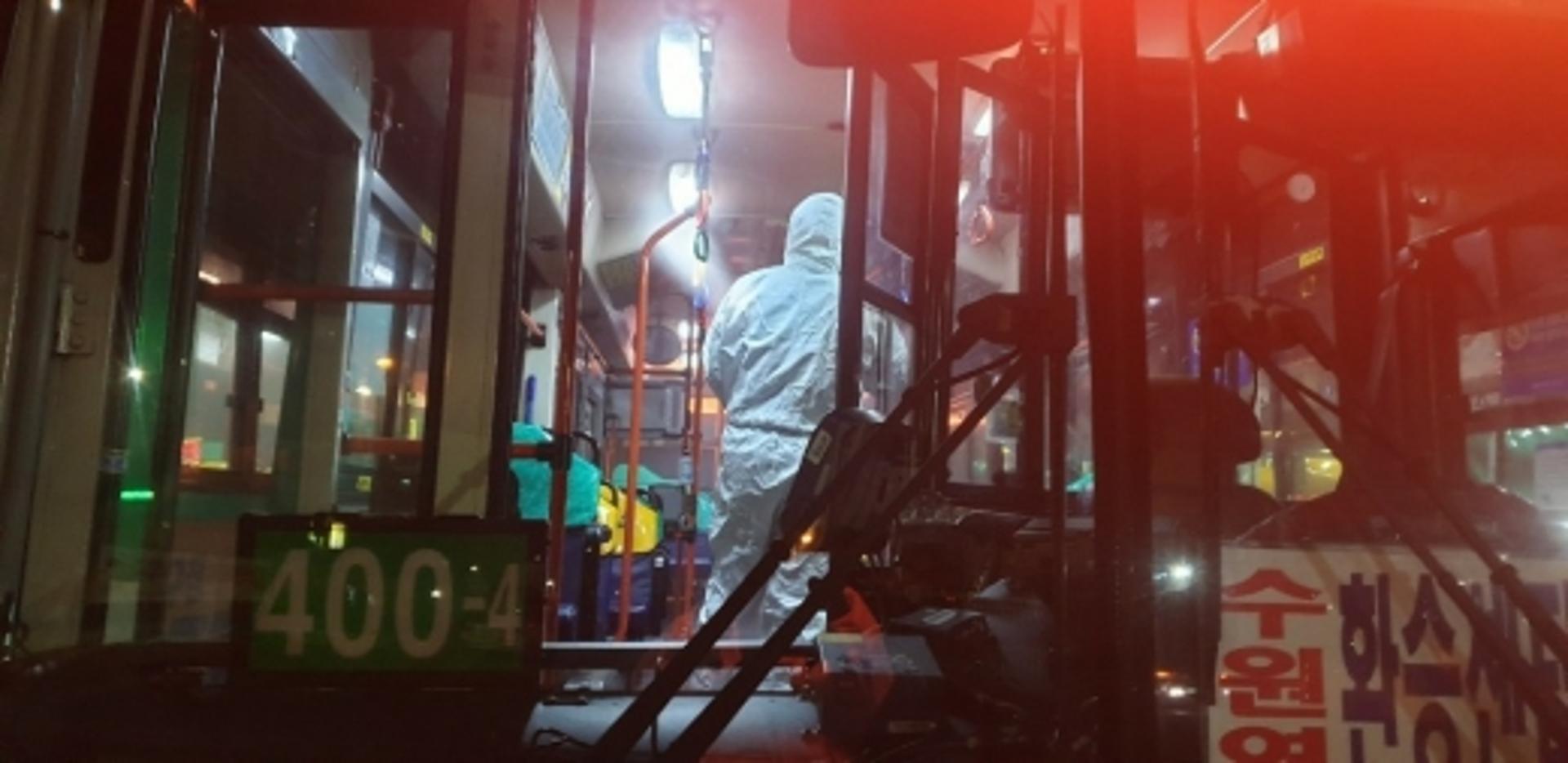 [포토] 화성시, 8번 확진자 출퇴근 경로 버스전체 긴급 방역