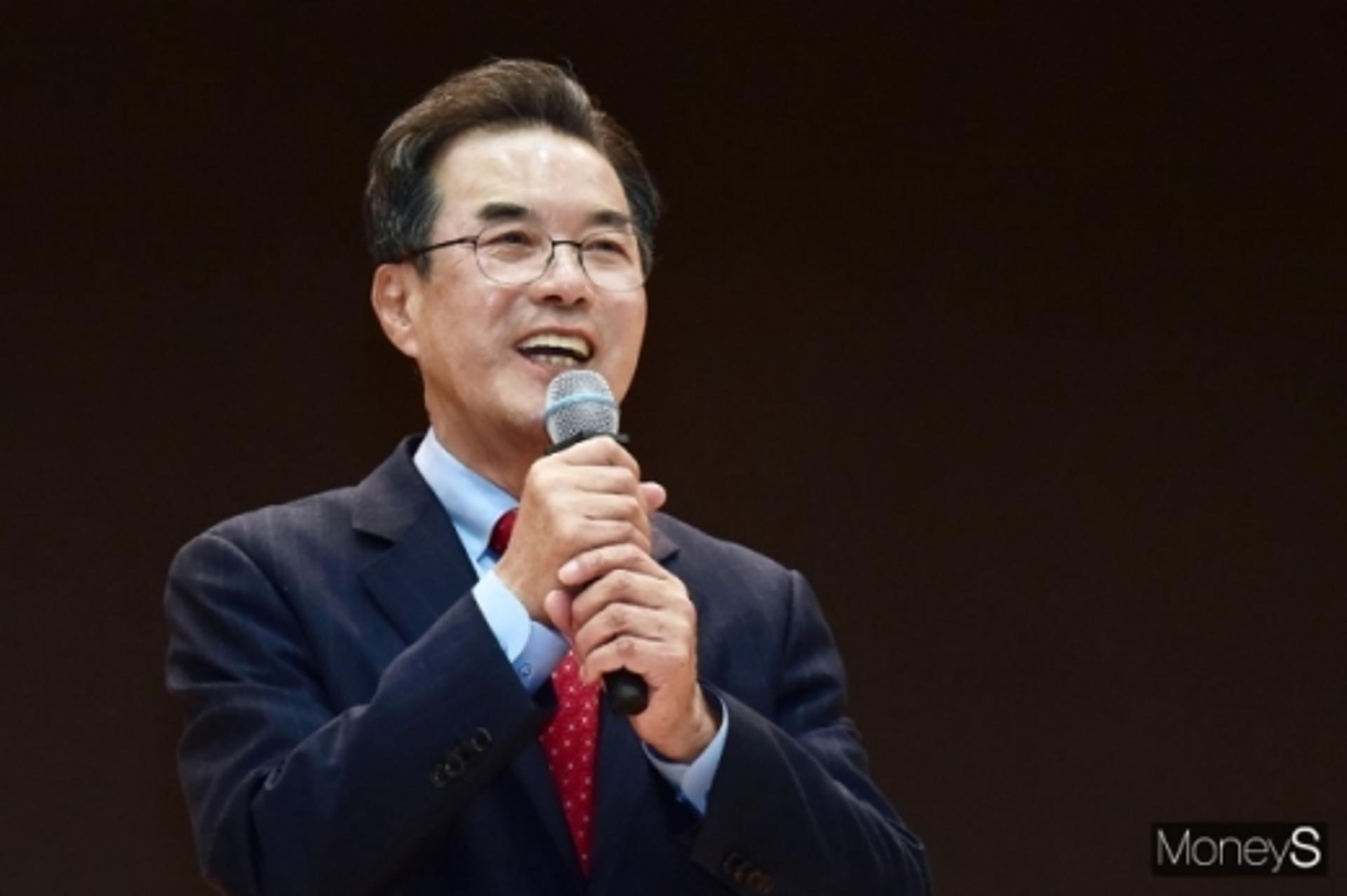 이성희 농협중앙회장, 인사 태풍 시작… 이대훈 농협은행장 사임