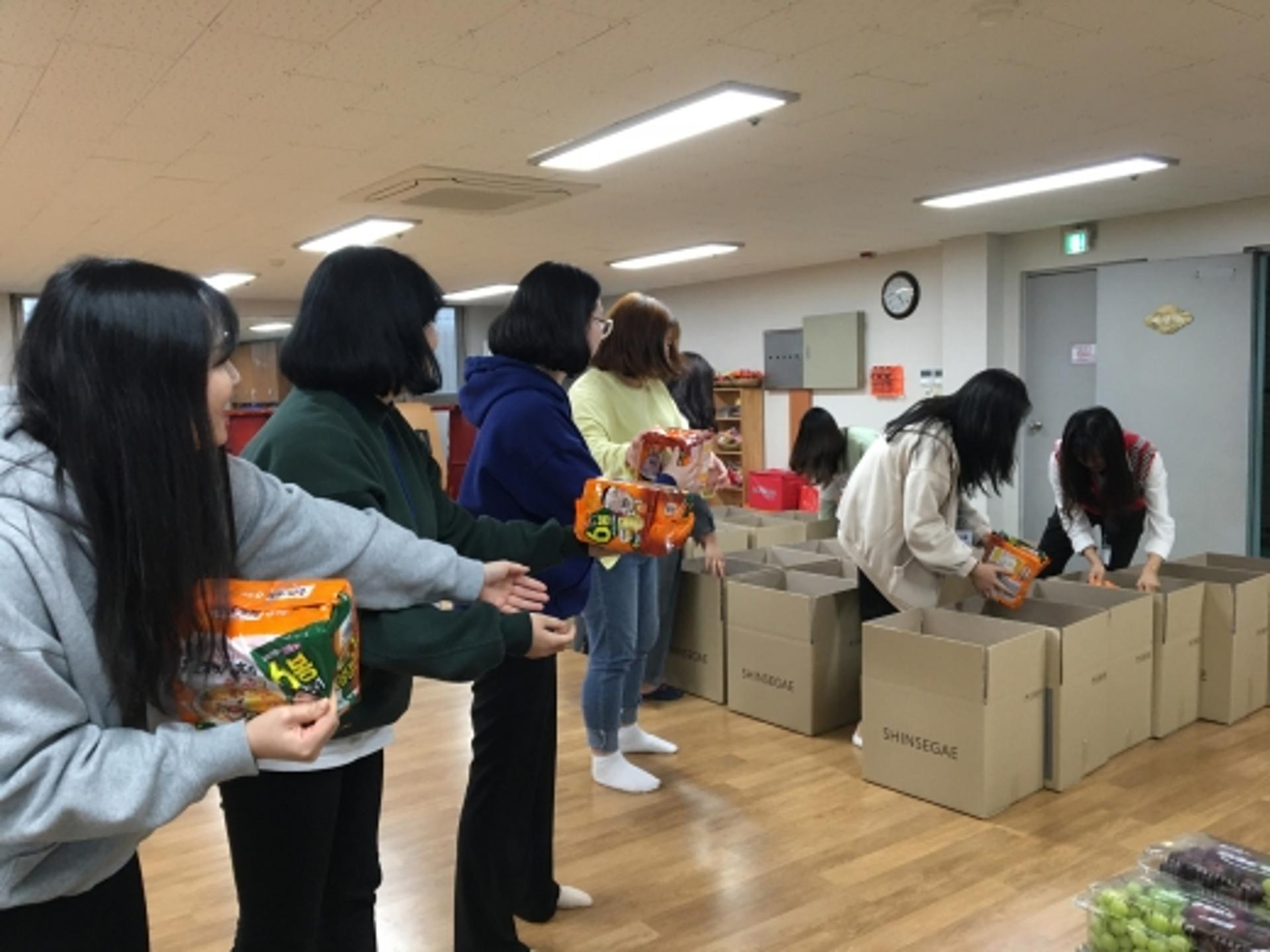 광주신세계, 코로나19 뚫고 올해도 '사랑의 박스' 배달