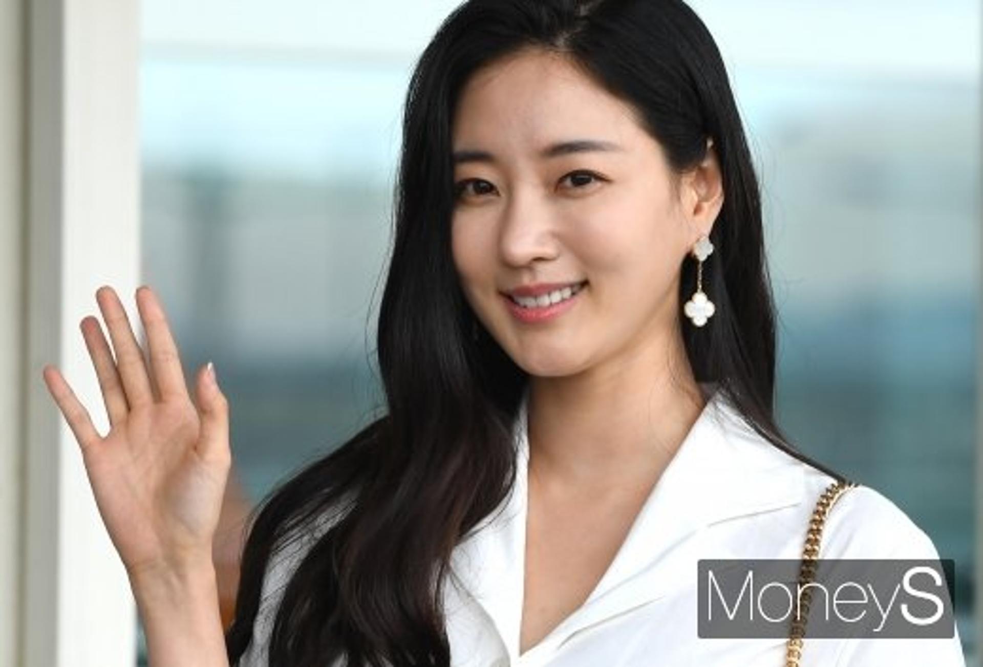김사랑 기부 "1억원 상당 손소독제 도움되길"