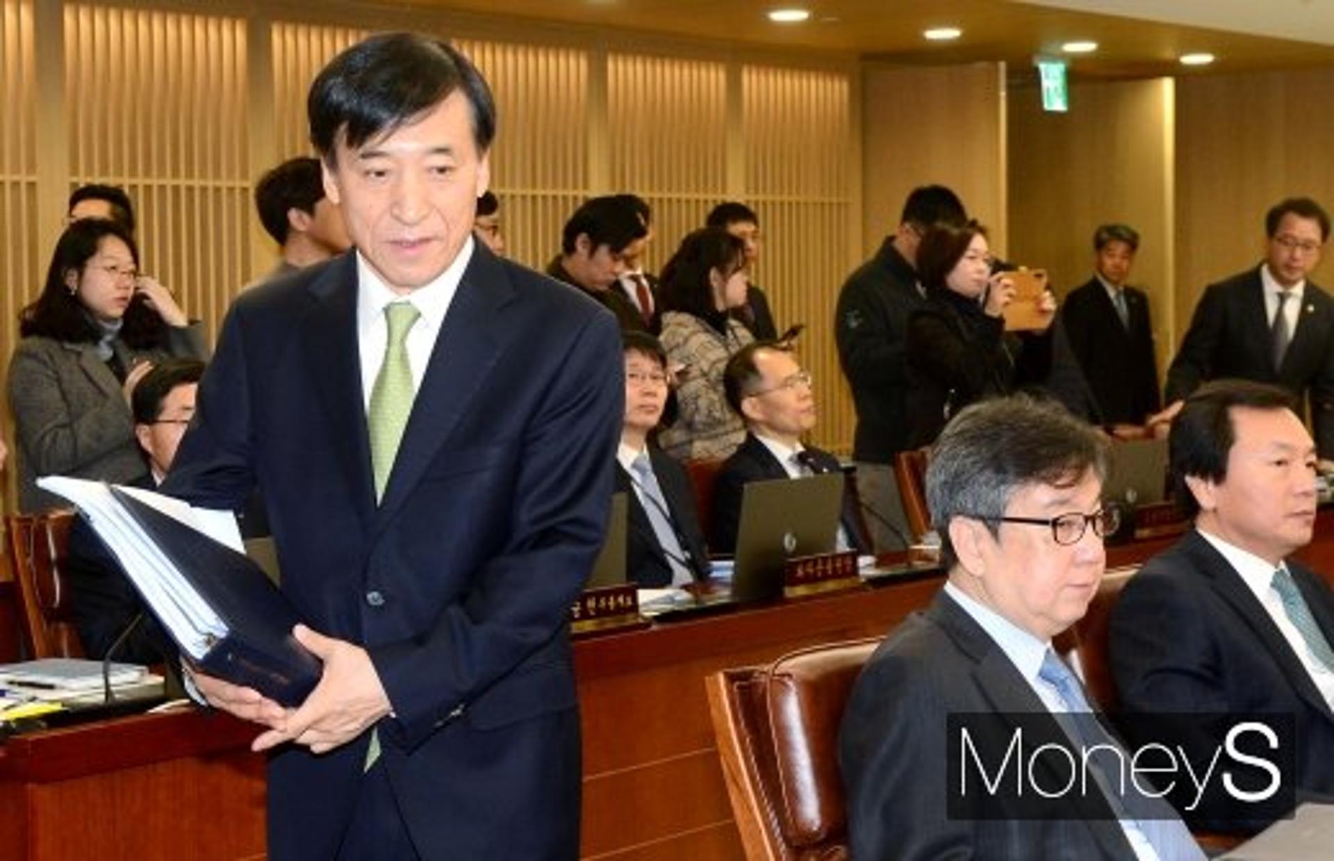 금통위원 4명 후임 인선 착수… 물망에 오른 후보군 살펴보니