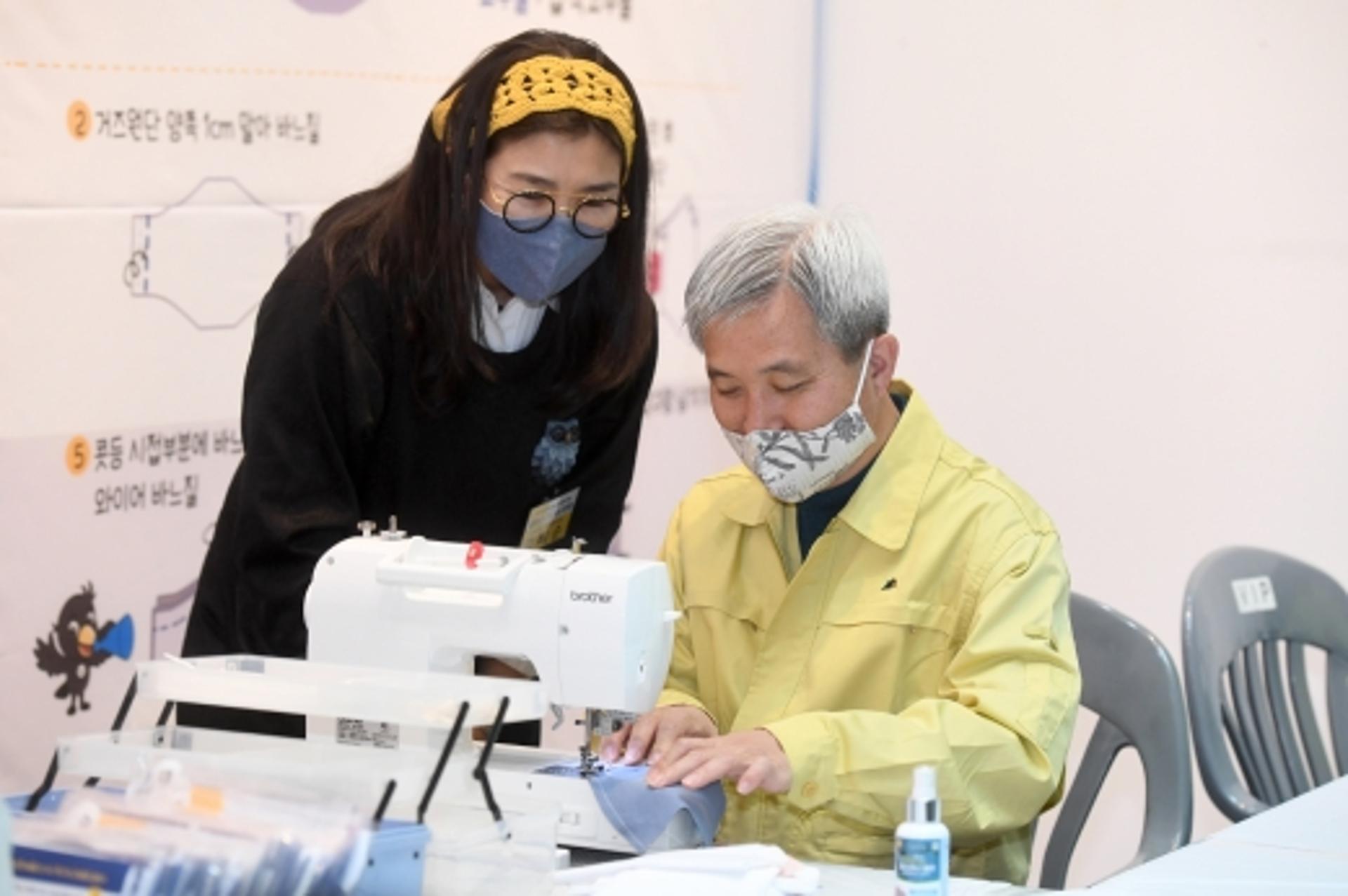 "마스크 만들어 서로 나눠요"… 오산시 따숨마스크 '훈훈'