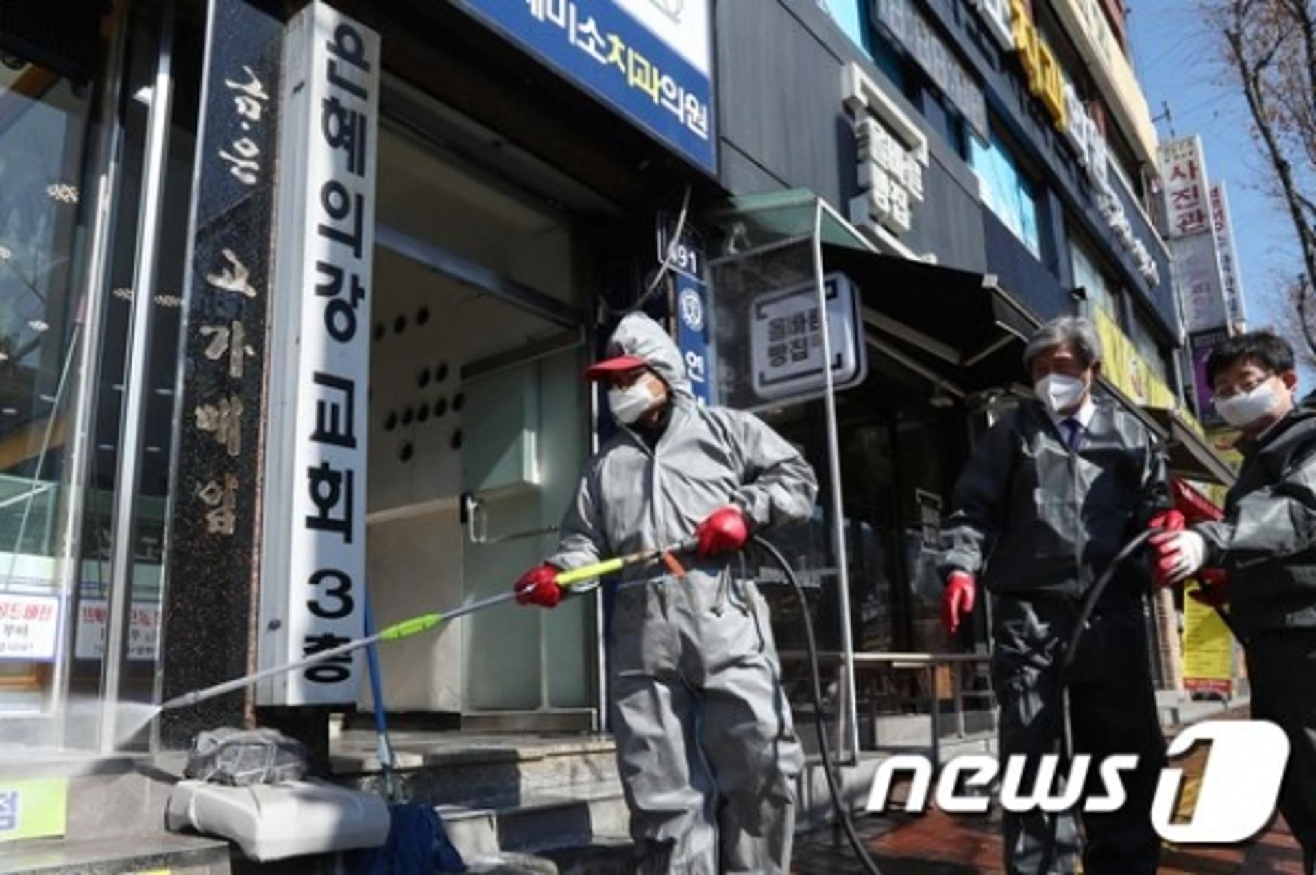 경기도내 교회 27곳 예배 강행… 행정명령 검토"