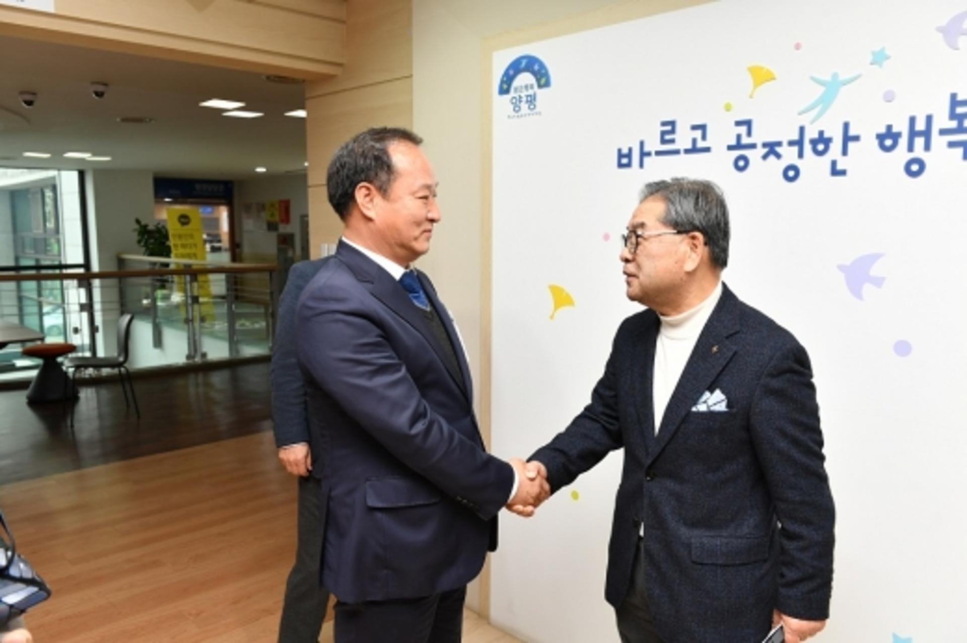 정동균 양평군수, 이재정 교육감 만나 교육문제 논의