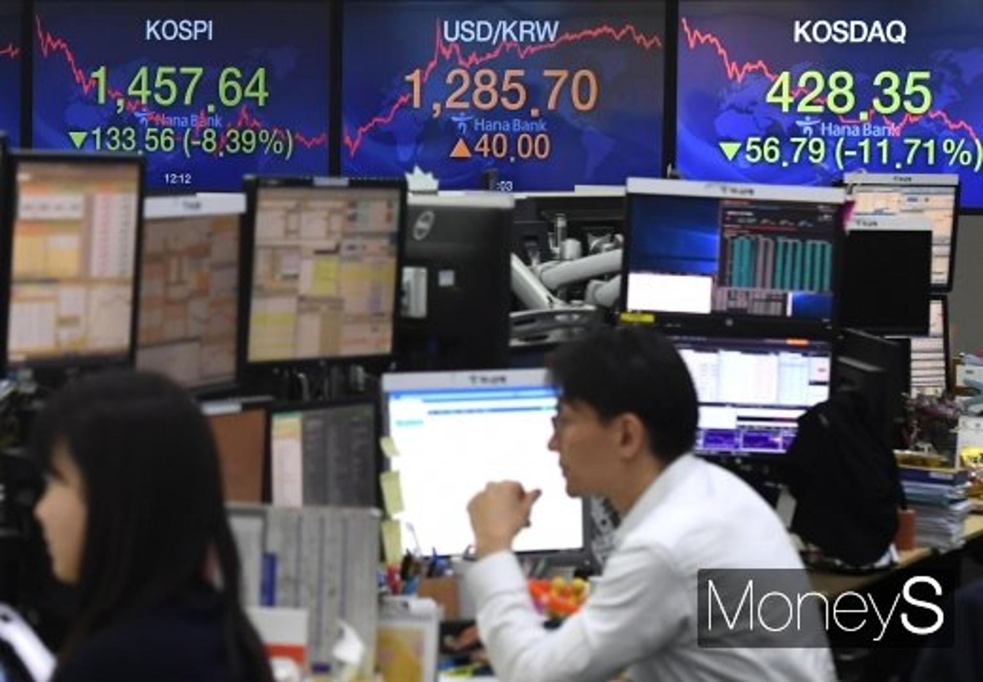 한국 경제성장률 줄줄이 인하… S&P "역성장 전망"